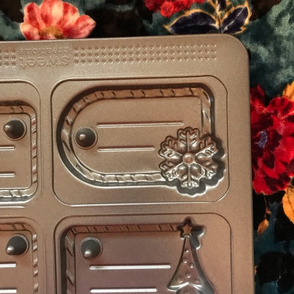 Gift Tag Cookie Sheet - Picture 4 of 11